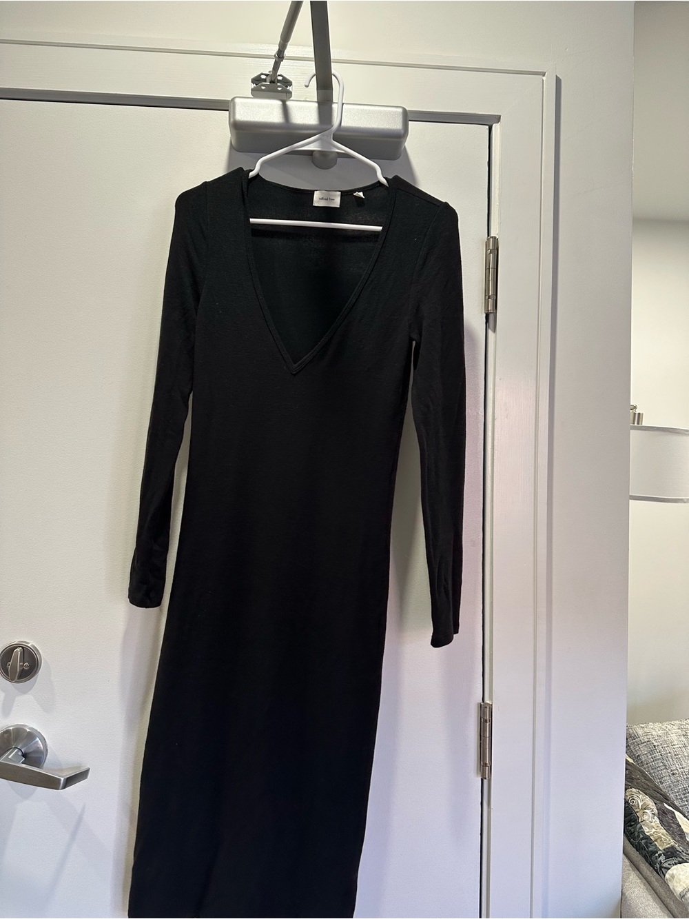 Wilfred Black Long Sleeve V-Neck Midi Dress